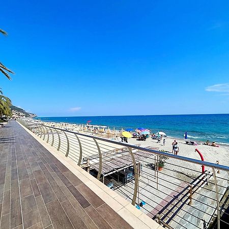 Апартаменты Gioiello Marino - Mare, 2 Minuti A Piedi Пьетра-Лигуре Экстерьер фото